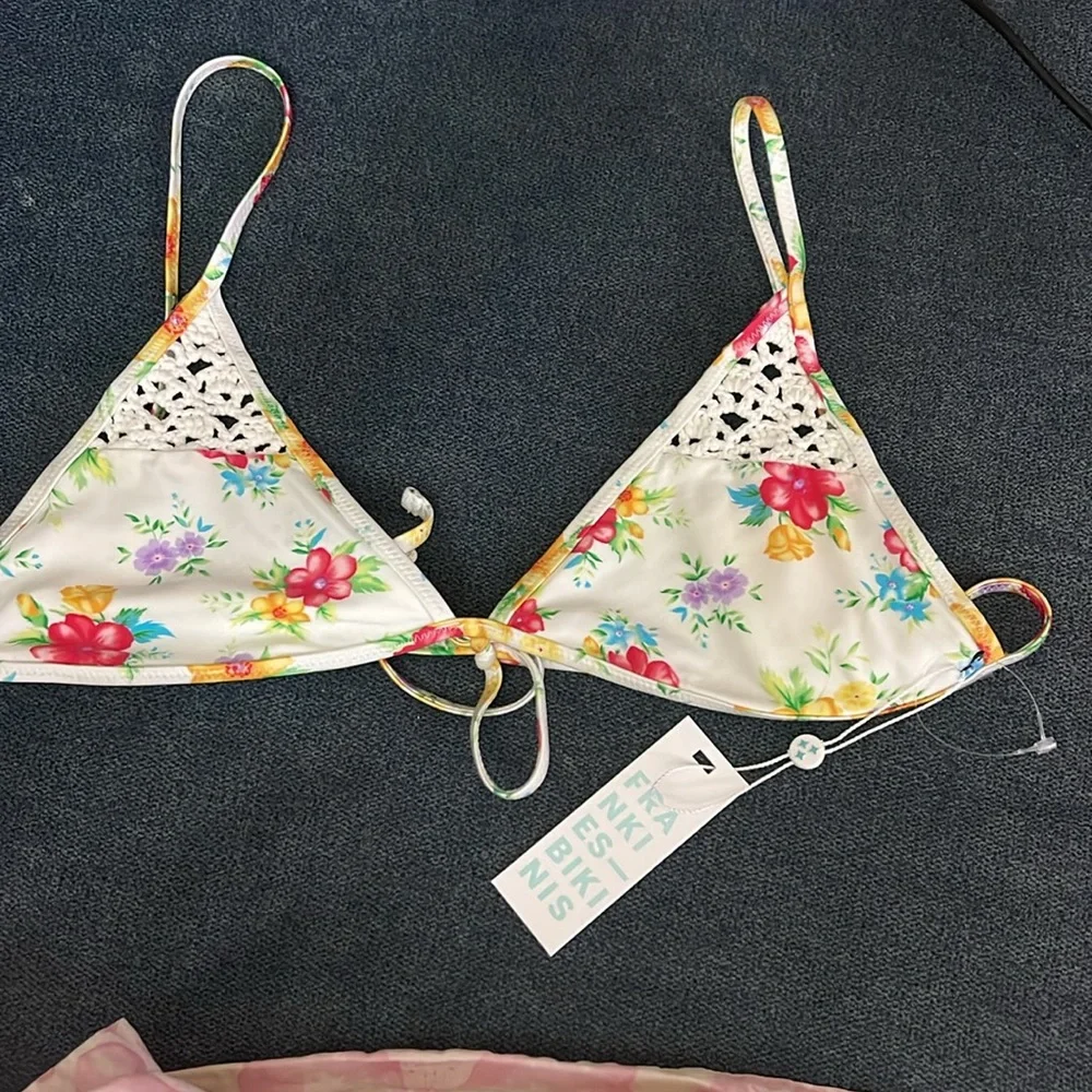 Frankie’s bikinis Tanner Shine Triangle Bikini Top size large